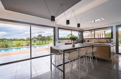 Baillargues Villa | Villa 4 Bedrooms 8 People with private pool