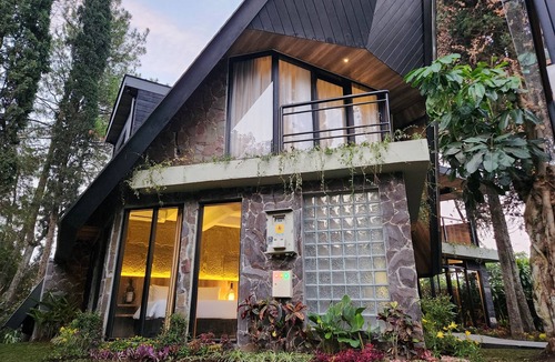 Oro Oro Ombo Villa | Villa 4-BR Klub Bunga No. 4 Batu Malang
