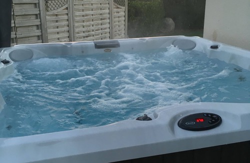 Plouescat Villa | Villa 4* private indoor pool/SPA - Beach 200m away