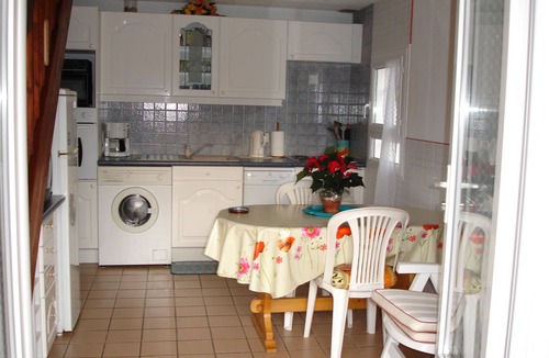 Saint-Cyprien Plage Villa | Villa 40m2 3 Ch 5 - 6 Pers Clim Shared pool Sea 50 m Beach 1 km