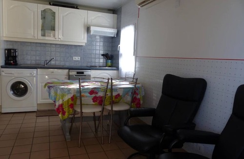 Saint-Cyprien Plage Villa | Villa 40m2 3 Ch 5 - 6 Pers Clim Shared pool Sea 50 m Beach 1 km