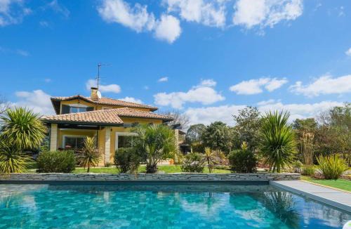 Parentis-en-Born Villa | Villa 5 étoiles : Piscine chauffée, 24 pers., proche lac Parentis-en-Born - FR-1-877-50