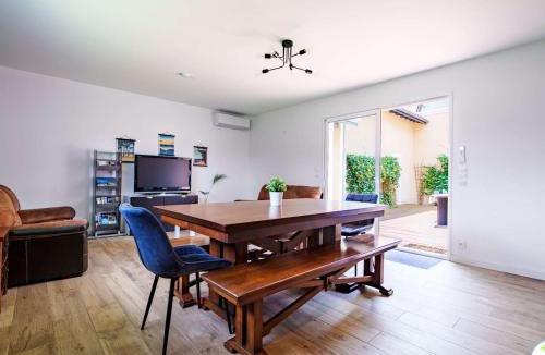 Parentis-en-Born Villa | Villa 5 étoiles avec piscine chauffée, 4 ch. avec SDB privées et BBQ - Jusqu'à 12 pers. - FR-1-877-49