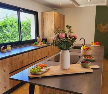 Vallon-Pont-d'Arc Villa | Villa 5 étoiles, piscine chauffée, 9p, 4ch, Casa SISTA