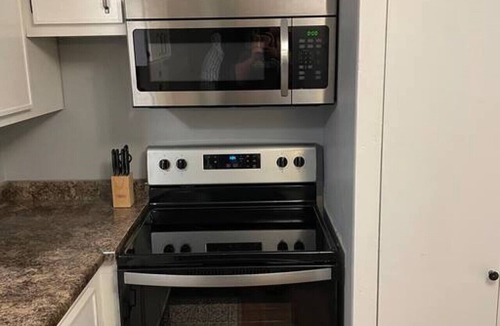 Poplar Bluff House | Villa 5 · Poplar Bluff 2BR/1.5 Bath House (2022 Renovation)