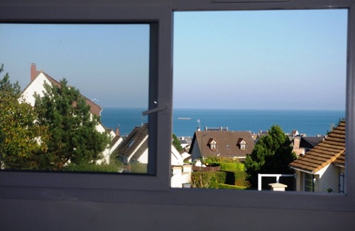 Arromanches-les-Bains House | Villa 500 m from the D-Day landing beaches with panoramic sea and bocage views.