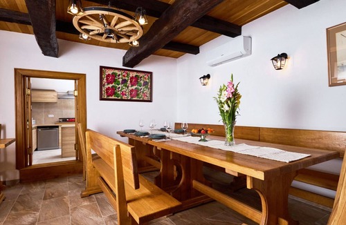 Sisak Villa | Villa 77 by Villas Guide