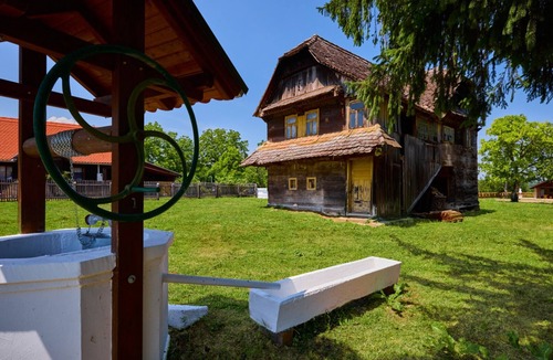 Sisak Villa | Villa 77 by Villas Guide