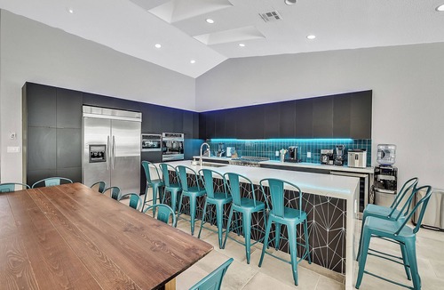 Spring Valley Villa | Villa - 8 Bedrms 5 Bths 15 Beds