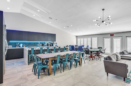 Spring Valley Villa | Villa - 8 Bedrms 5 Bths 15 Beds