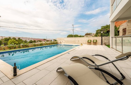 Karlobag Apartment | Villa 80m from the beach with the big pool in garden