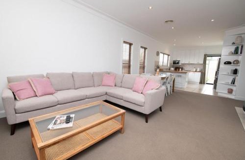 Glenroi Villa | Villa 88 - Stylish, Modern, Fresh & Light