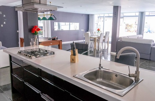 Sitges Villa | Villa a 3 min de la Playa Para 10 Personas
