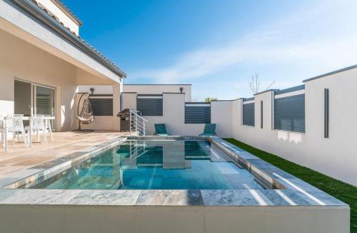 Saint-Genies-de-Malgoires Villa | Villa avec piscine extérieur
