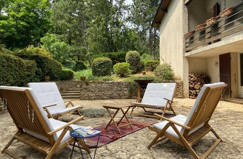 Givry House | Villa above vineyards with swimming pool