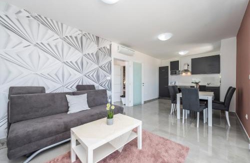 Novalja Apartment | Villa Adria 1 luxury apartment with a pool
