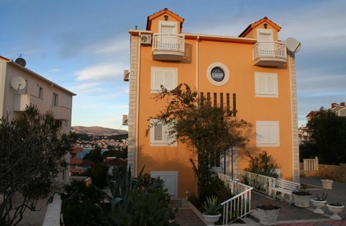 Okrug Gornji Apartment | Villa Adriatic