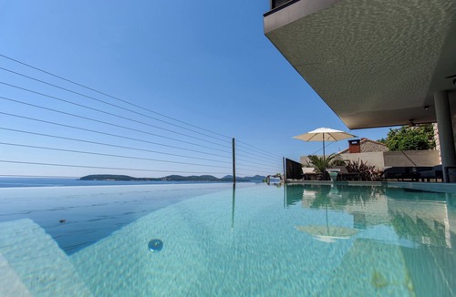 Lozica House | Villa Adriatica Spacious 4-bedroom house with AC and heated pool