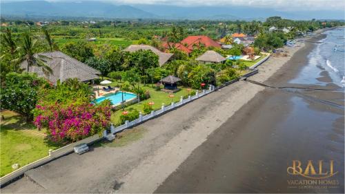 Dencarik Villa | Villa Agus Mas - Serene & calm beachfront villa!