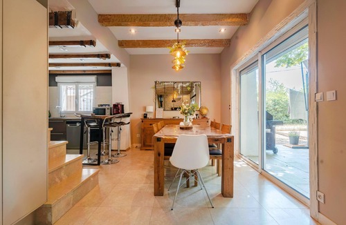 Grand Sud Villa | Villa 'Aix En Provence' with Private Terrace, Wi-Fi and Air Conditioning