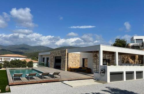 Pietrosella Villa | Villa Alandra