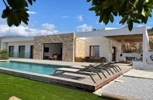 Pietrosella Villa | Villa Alandra