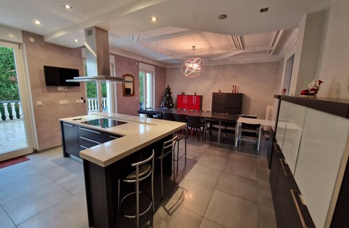 Devant-les-Ponts Villa | Villa Alba