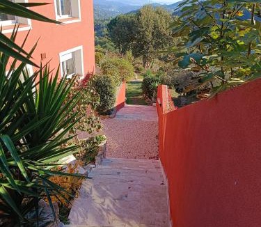 Les Adrets-de-l'Esterel Bed & Breakfast | Villa Alexandra