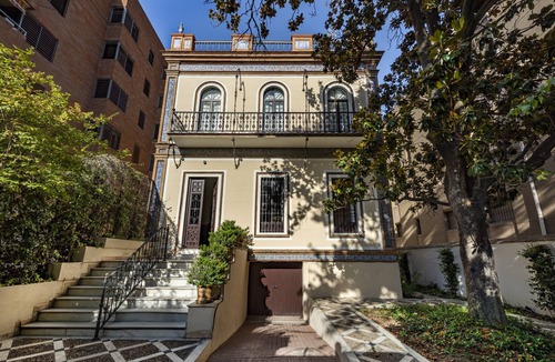 Sur Ski Chalet | Villa Alfonso, Luxurious restored palace house next to Plaza de España.