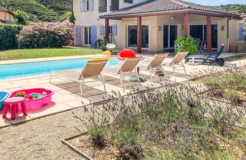 Vallon-Pont-d'Arc Villa | Villa Alize for 10 people
