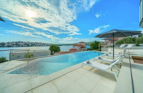 Podglavica Villa | Villa Allina, Luxurious 5- Bedroom Villa with Panoramic Views with Heated Pool