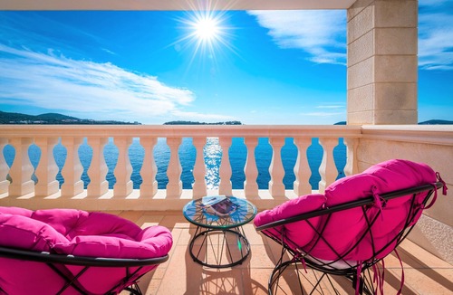 Lozica House | Villa Allya Beautifully and Spacious Villa With Private Beach