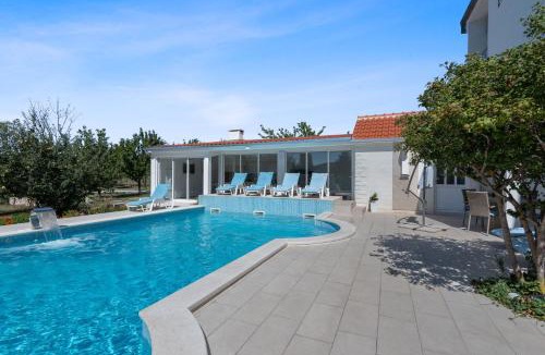 Neoric Villa | Villa Almas with swimming pool, tennis court, sauna, gym, grill house