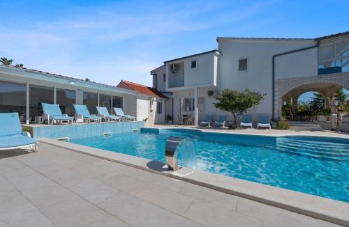 Neoric Villa | Villa Almas with swimming pool, tennis court, sauna, gym, grill house