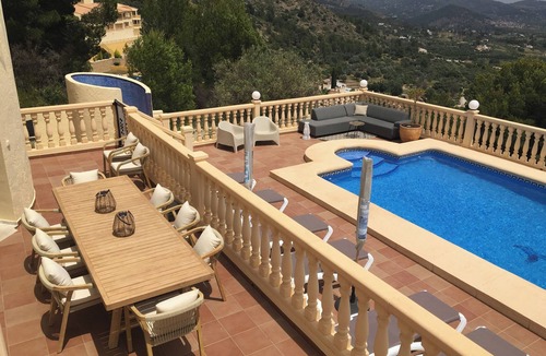 Jalon Villa | Villa Almazara