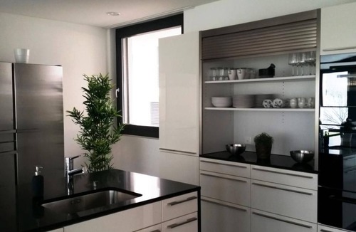 Ruetli House | Villa am See 1/Beach House by Interhome