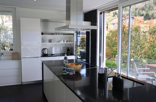 Ruetli House | Villa am See 2/Beach House by Interhome