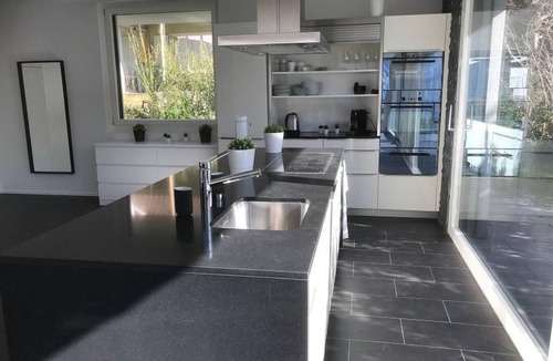 Ruetli House | Villa am See 2/Beach House by Interhome