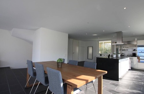 Ruetli House | Villa am See 2/Beach House by Interhome