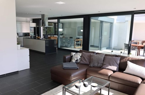 Sisikon House | Villa am See 3 - Beach House