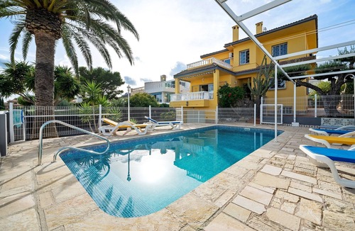 L'Ampolla Villa | 'Villa Amador' with Sea View, Pool & Wi-Fi