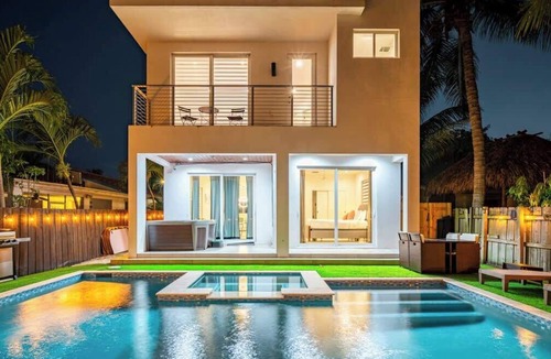 Downtown Hollywood House | Villa Amalfi | New Villa | Heated Pool | Jacuzzi