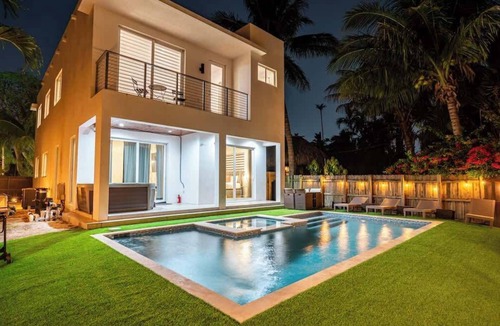 Downtown Hollywood House | Villa Amalfi | New Villa | Heated Pool | Jacuzzi