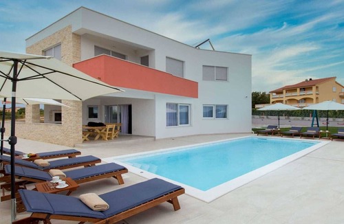 Poljica Villa | Villa Amfora for 12 guests with sauna, jacuzzi, tennis and heatedpool