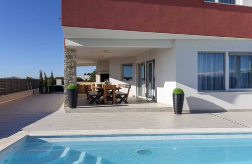 Poljica Villa | Villa Amfora for 12 guests with sauna, jacuzzi, tennis and heatedpool