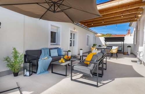 Gregovica Villa | Villa Amia in Pula for 6 people with jacuzzi & kids playground - pet friendly