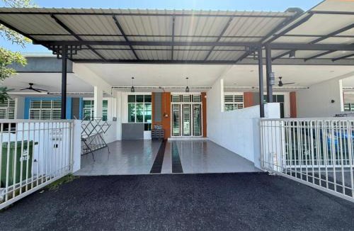 Tanjung Rambutan House | Villa Ammara Homestay