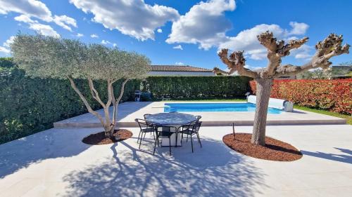 Aigues-Vives House | Villa Ana pool air conditioning terrasse