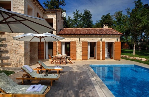 Karigador Villa | Villa Ana, privacy 5* Villa with large Garden, Child friendly, 300m to beach