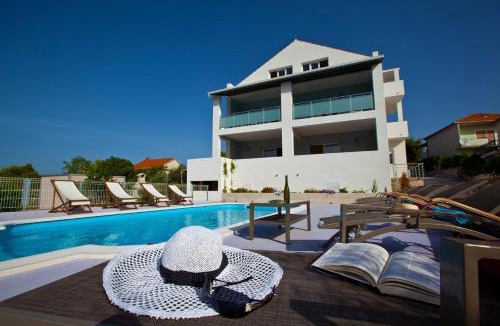 Okrug Donji Villa | Villa Anadi